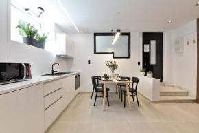 Phaedrus Living City Center Luxury Flat Skoufa